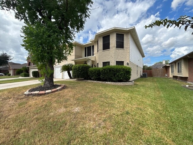 Building Photo - 2202 Laurel Branch Way