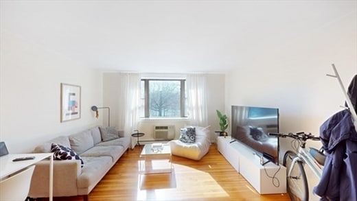 Building Photo - 235 Bennington St