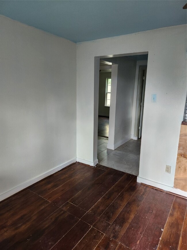 Building Photo - 2312 Bleker St Rental