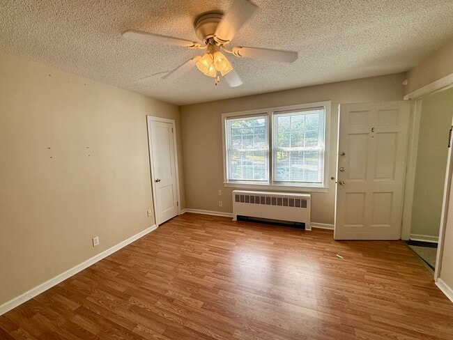 Photo - Two bedroom, 1 bath condo in Burlington (B... Unit 15-E