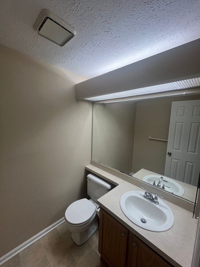 Photo - 71 Broxbourne Dr