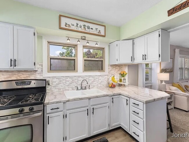 Photo - 146 Bowne St NE