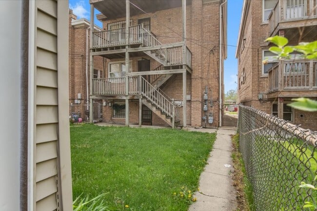 BackPorch (top floor) - 12537 S Marshfield Ave Unit 1st Floor