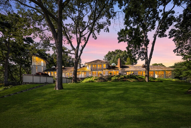 Building Photo - 11 Beachside Common