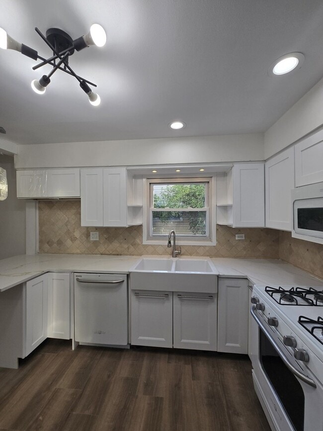 Photo - 58 E 55th St