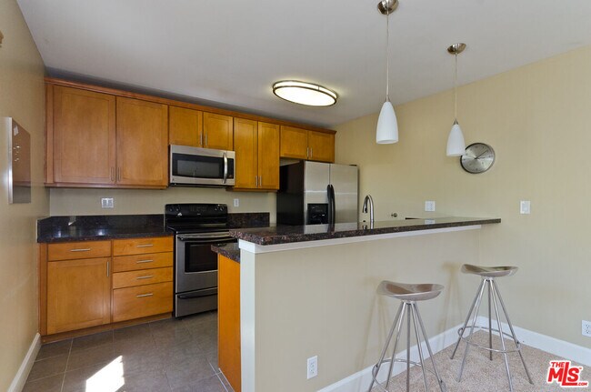 Photo - 10982 Roebling Ave Unidad 461