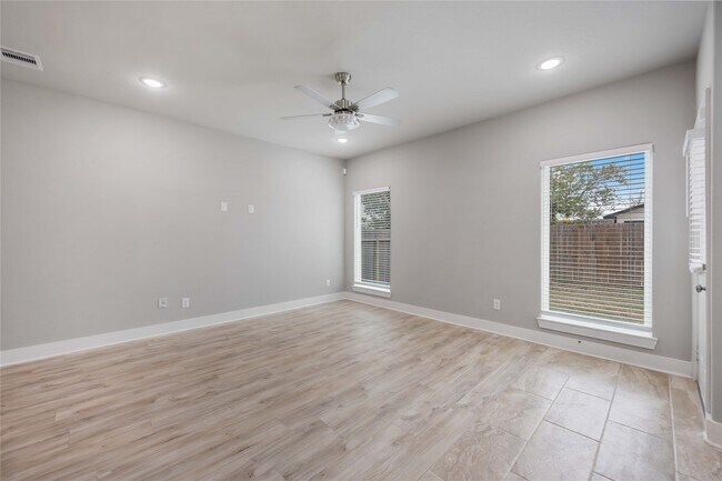 Photo - 4410 Rosemont St