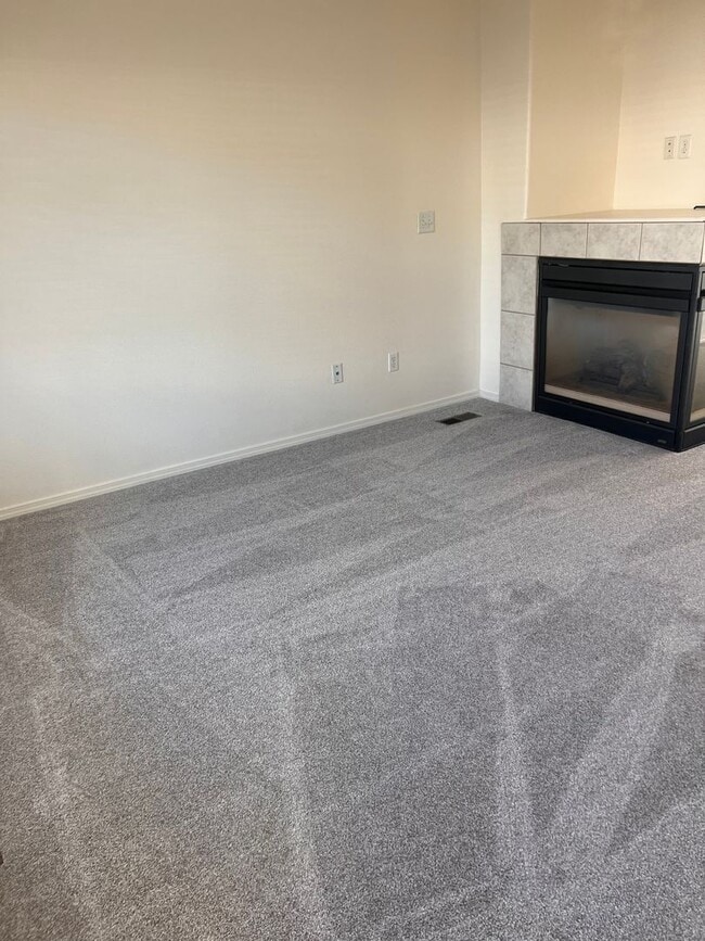 Photo - Lovely 3 Bedroom 2 Bath w/ gas fireplace