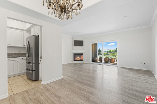 Building Photo - 3401 S Bentley Ave Unit 306 Rental
