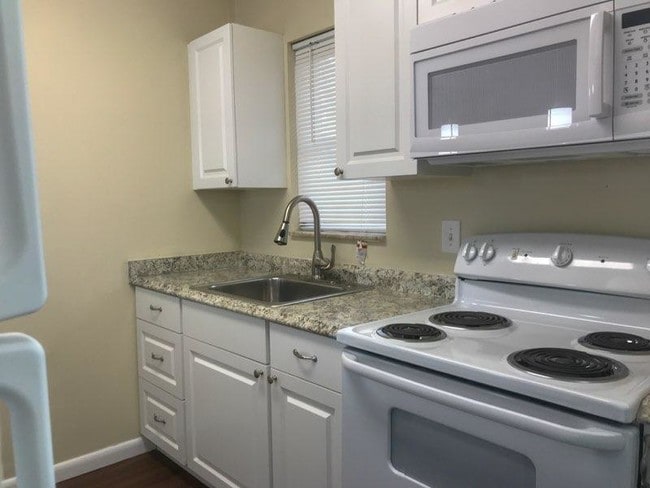 Photo - 5205 Eadie Pl