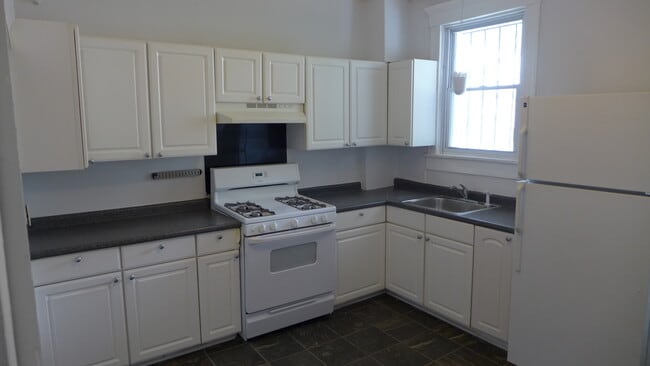 Photo - 341 E 28th St