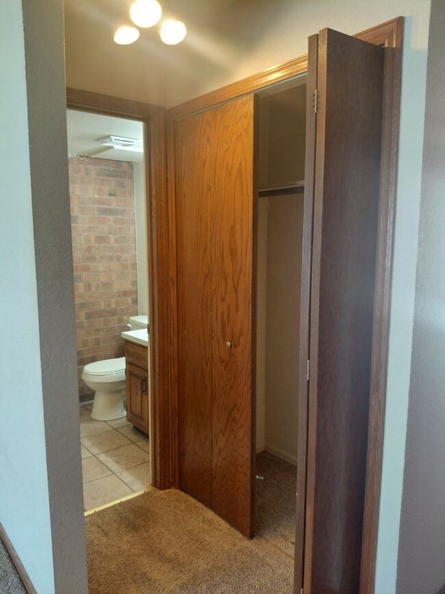 Photo - 2111 Chatalet Ln