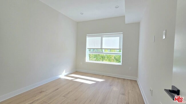 Photo - 1530 S Hayworth Ave Unidad 203