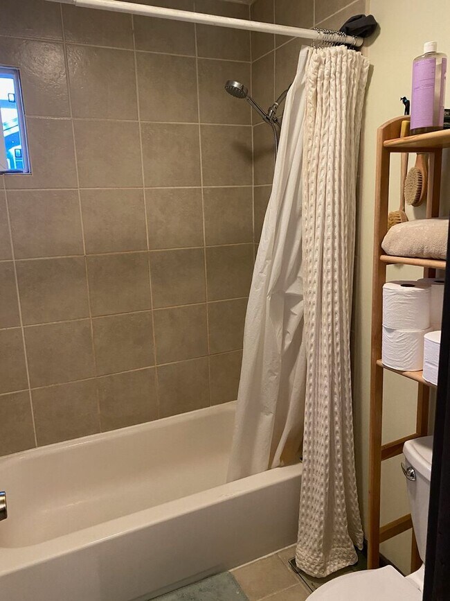 Photo - 477 Mono St Unit B