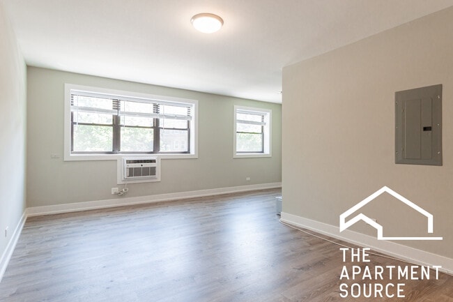 Building Photo - 529 W Surf St Rental