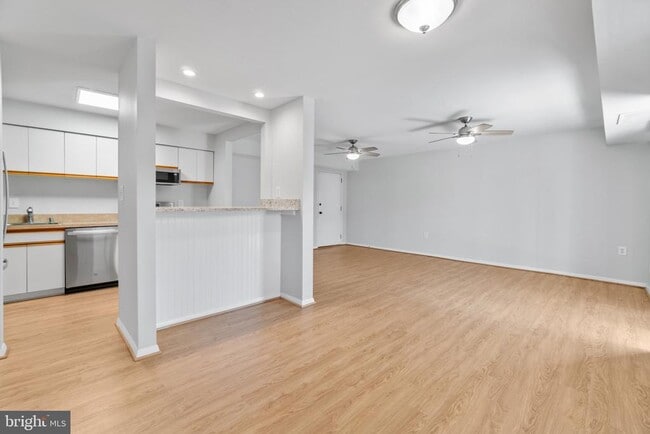 Photo - 208 Victor Pkwy Unidad A