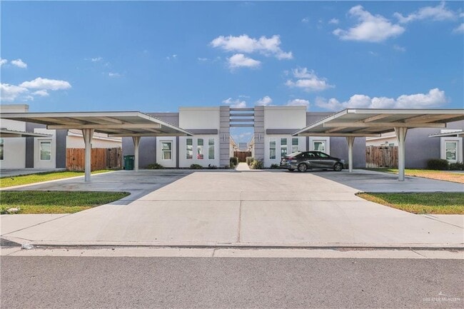 Building Photo - 16 S Dahlia St Unit 3