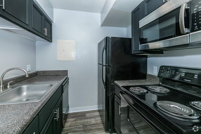 Building Photo - Green Leaf At Broadway Rental