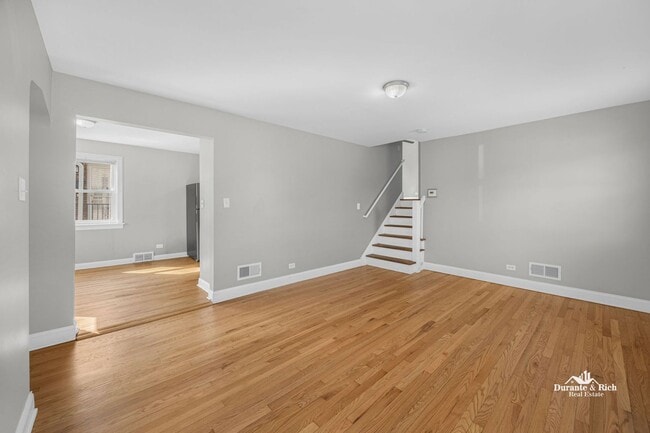 Photo - Perfect Single Family Home in Evergreen Park