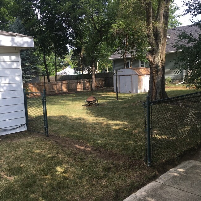 patio trasero cercado - 42018 Firwood Dr