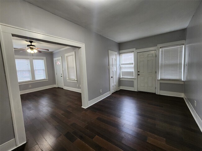 2504 Isabella St