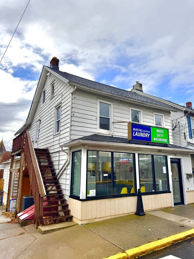 Building Photo - 1102 Second Street Unit 1