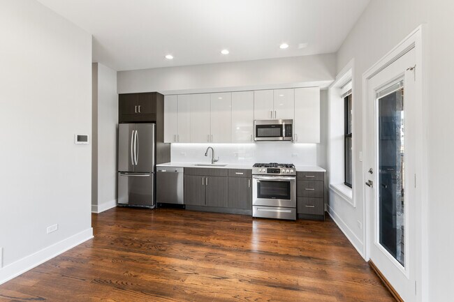 Photo - 1472 W Summerdale Ave Unit 1RE