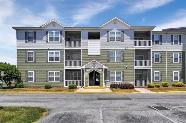 Building Photo - Charming 2-Bedroom Condo for Rent – Your P...