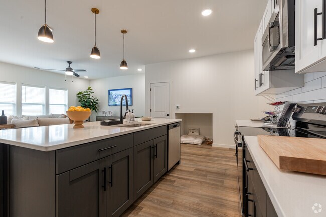 3BR, 2.5BA - 1976SF