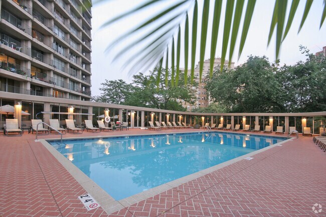 Building Photo - 1960 N Lincoln Park W Unit 312 Rental