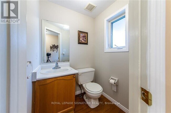 Photo - 426 Downsview Pl