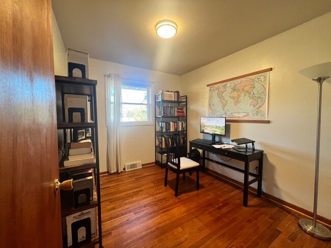 Photo - 411 N Hillsdale Dr