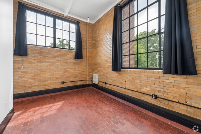 1BR, 1BA - 870SF - Bedroom