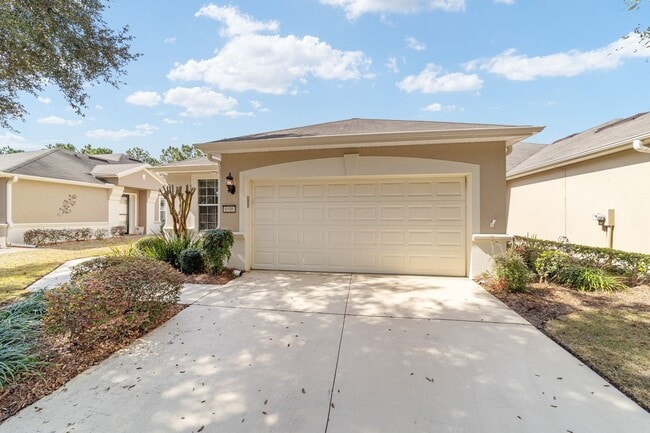 Photo - Resort-Style 55+ Living in Stone Creek – Beautiful 2-Bedroom Villa with Screened Lanai & 2-Car Ga...