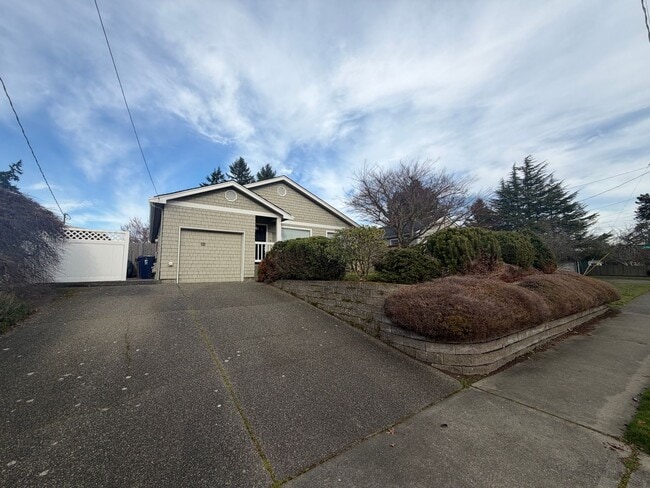 Building Photo - Beautiful 3 Bedroom Home in Tacoma WA - Apply Today!