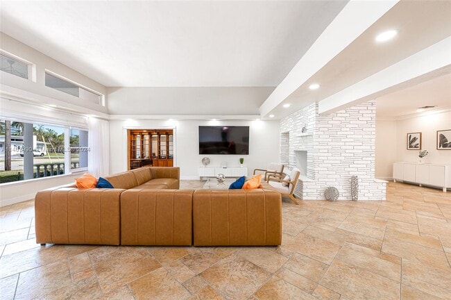 Photo - 2500 NE 199th St