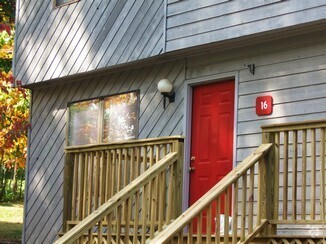 Building Photo - Townhouse in Smoketree Apartments