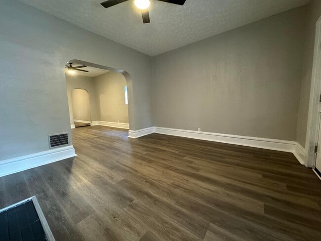 Photo - 99 Whitethorne Ave