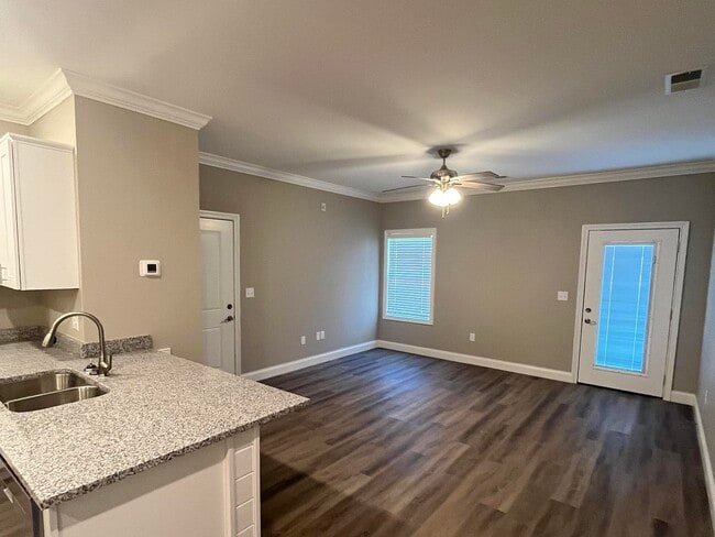 Building Photo - 5312 Baker Rd Unit 122