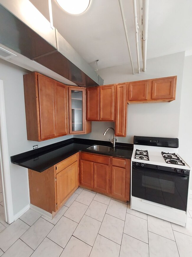 Building Photo - Beautiful 1 Bed w/ Great Management Unit 1252-GF Rental