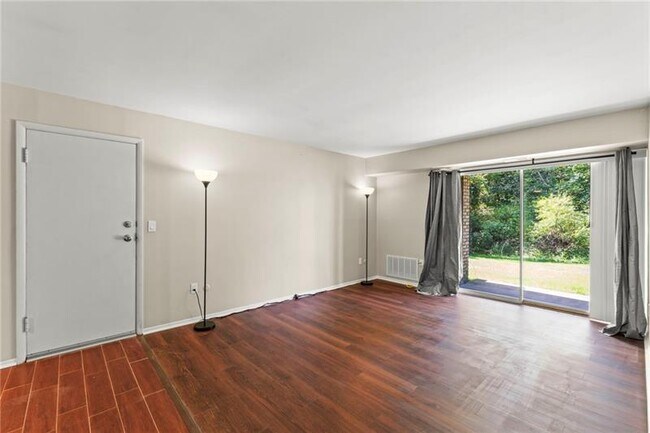 Photo - 4073 Sanlin Dr