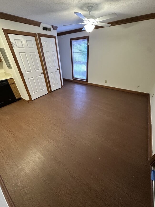 Building Photo - 1 Bedroom 1 Bathroom Condo!