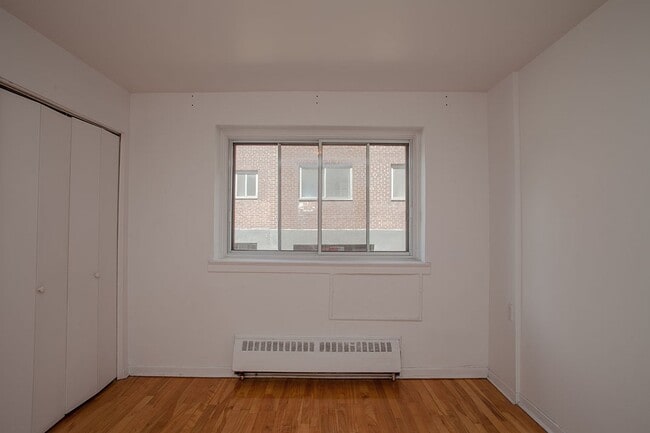 Photo - 4570 Ch. Queen Mary Unit 202