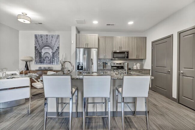 Photo - Resort-Style Living | 8 Weeks Free + $1250... Unidad HAMT