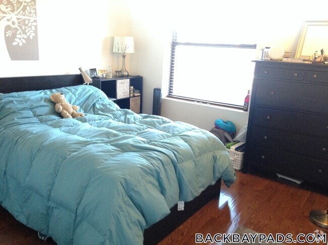Building Photo - 636 Beacon St Unit 303 Rental