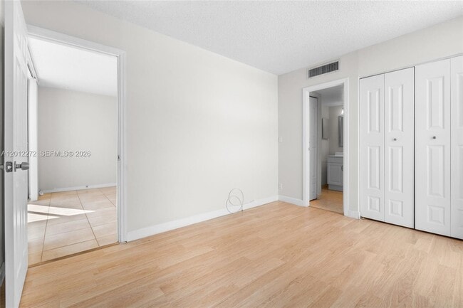 Photo - 3401 N Country Club Dr Unidad 519
