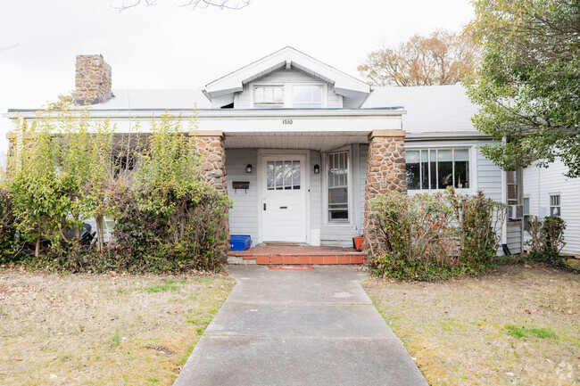 Building Photo - 1510 W Friendly Ave Rental