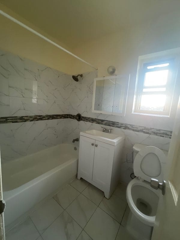 Photo - 936 E 226th St Unit 3