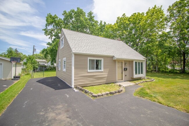 Photo - 2 BD 1 BA North Colonie Schools