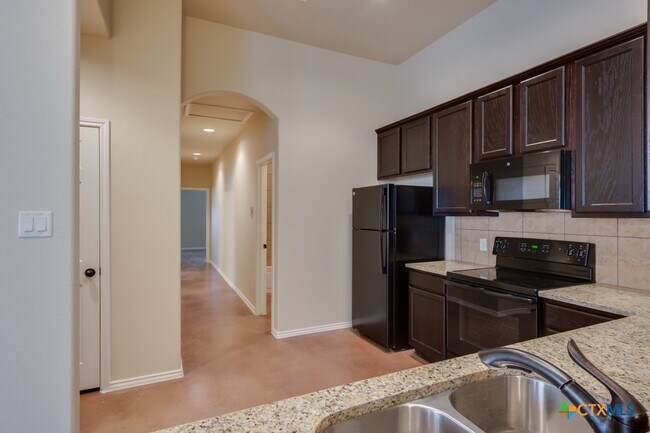 Photo - 137 Joanne Cv Townhome